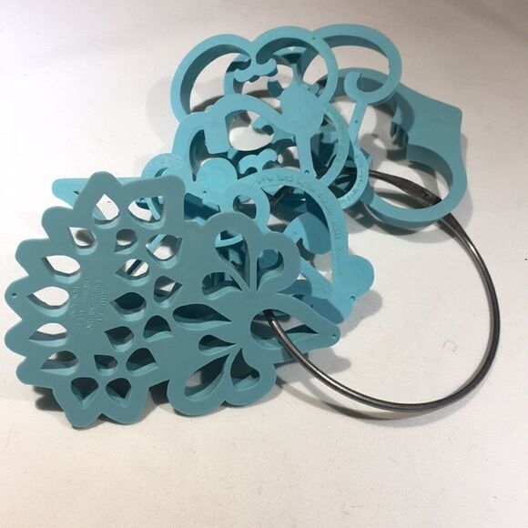 Vintage Wilton Filigree fondant cutters - Picture 2 of 7